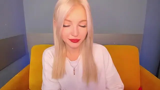 LisaFoxyMe from StripChat