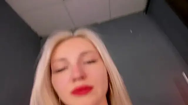 LisaFoxyMe from StripChat