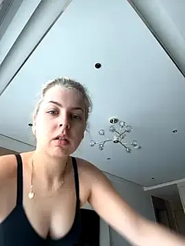 Livewithlucy from StripChat