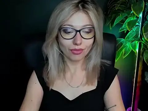 loveHeidi from StripChat