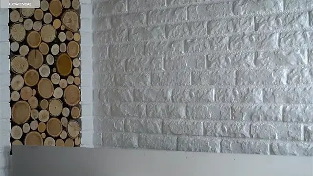 LowOncoming from StripChat