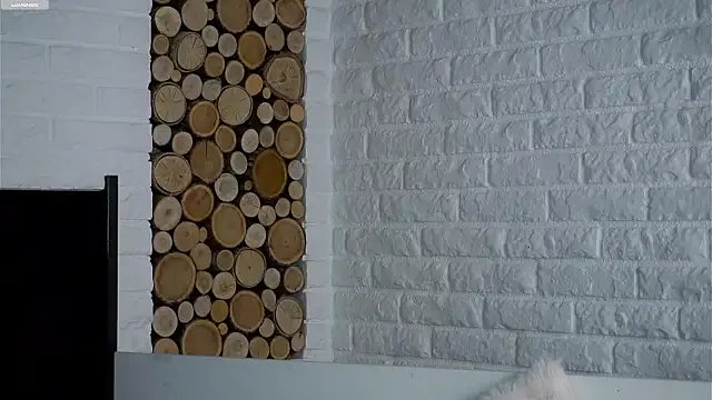  LowOncoming chat room