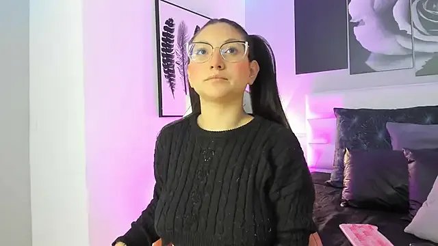 lucy_neil from StripChat