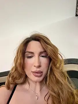  LucyBridgette chat room