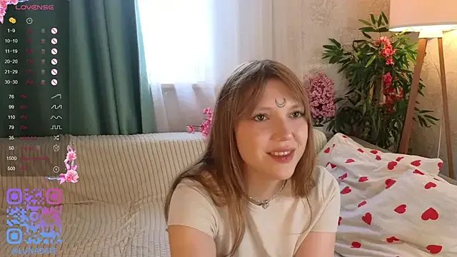 Lunabate from StripChat