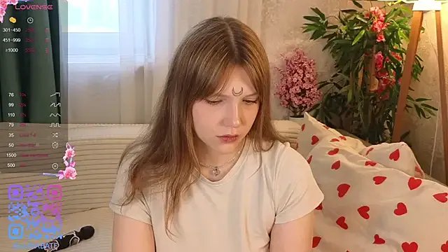 Lunabate from StripChat