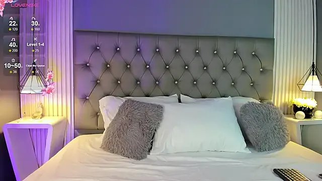 LunaBloomn from StripChat