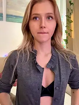 LunaRase from StripChat