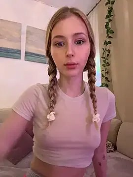 LunaRase from StripChat