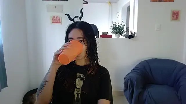 Maam_Ine from StripChat