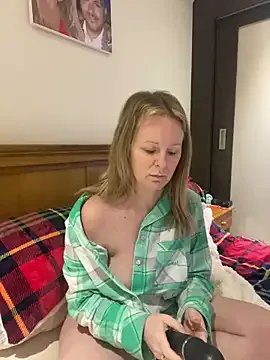 madamlillyrose from StripChat