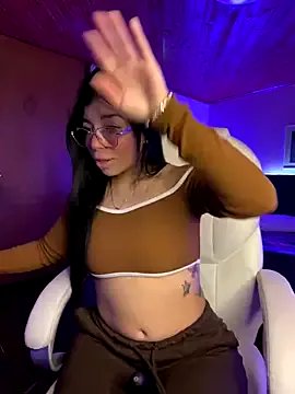 Maddy_Piink from StripChat