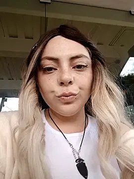  madelaine- chat room