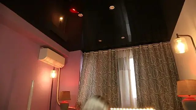 mandypeas from StripChat