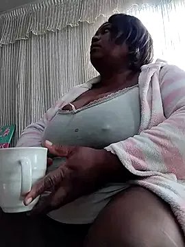 MATUREBUSSTY from StripChat