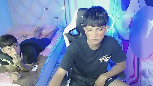  Maxwell_boys chat room