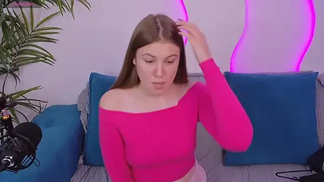 MelanieHenders from StripChat