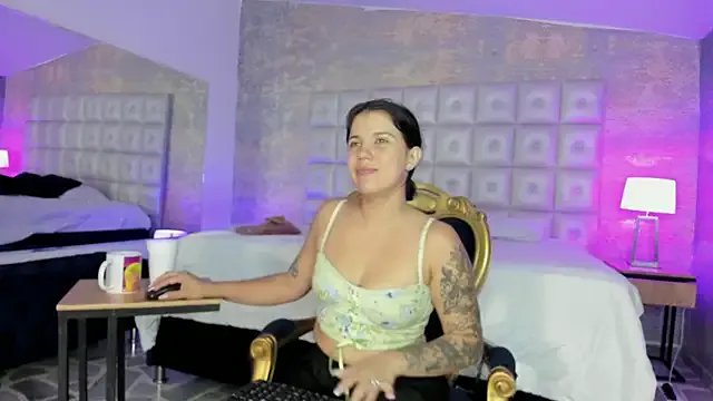 MelaniieRoux from StripChat