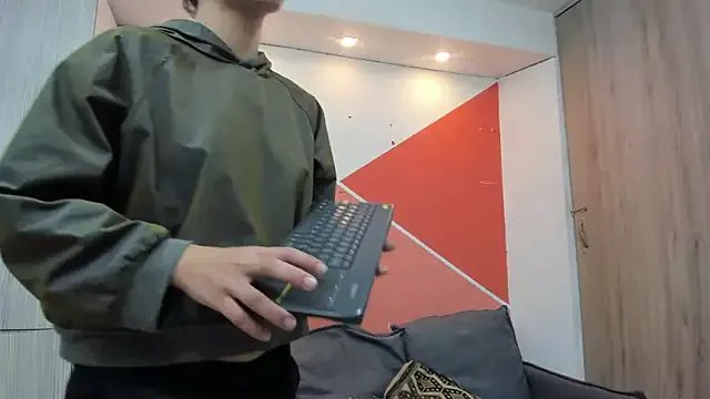 Mhelanny2 from StripChat