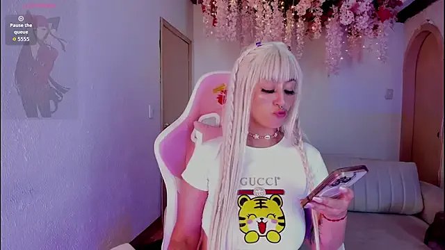 Mia-Bloom from StripChat