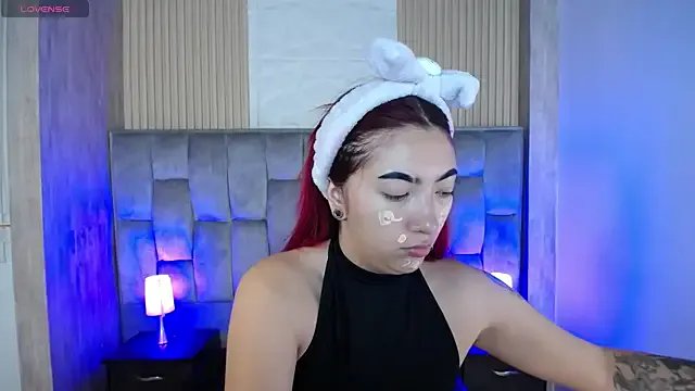 Mia_Rinn from StripChat