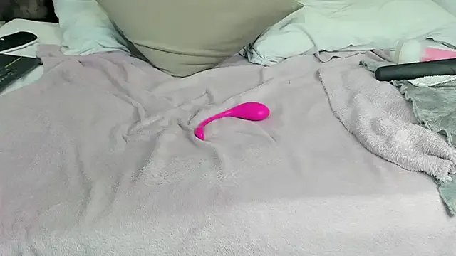 Miagomezx from StripChat