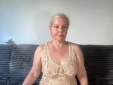 milaja from StripChat