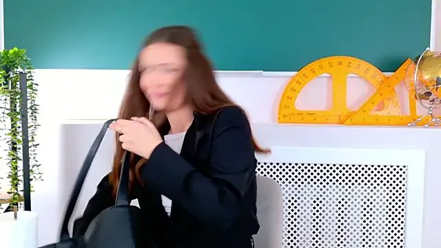 milaleoneli from StripChat