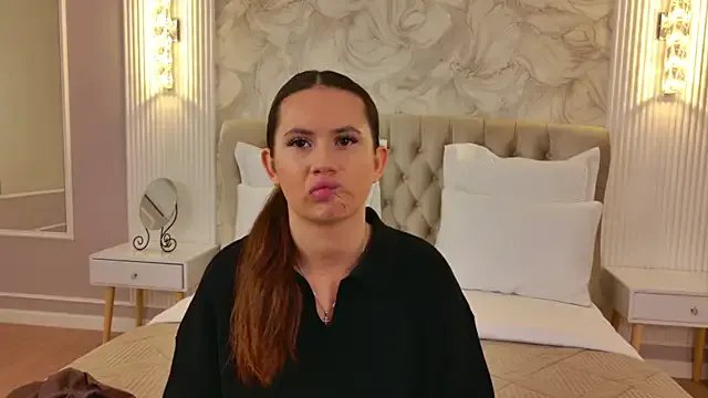 milaleoneli from StripChat