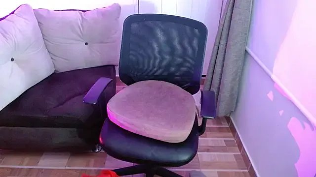 milfrousse from StripChat