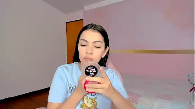 milk_candy18 from StripChat