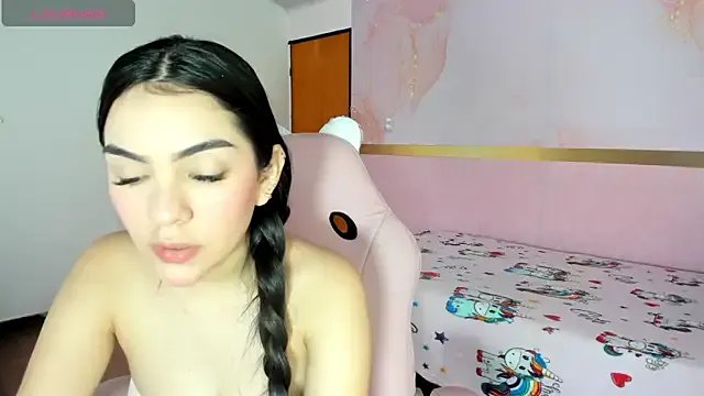milk_candy18 from StripChat