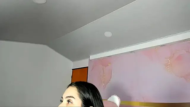milk_candy18 from StripChat