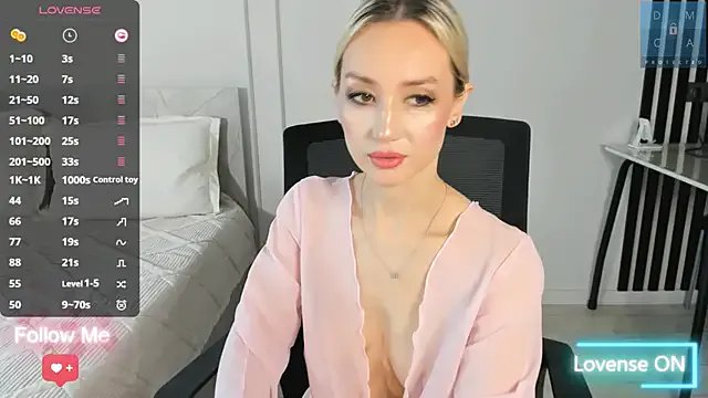 MinaDiamondd from StripChat