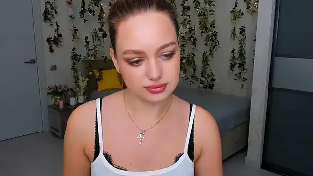 MiracleCurly from StripChat