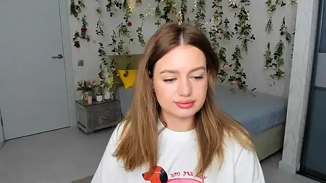 MiracleCurly from StripChat