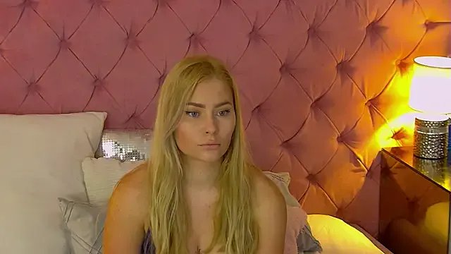 MisshaNight from StripChat