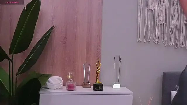 Molly_Jons from StripChat