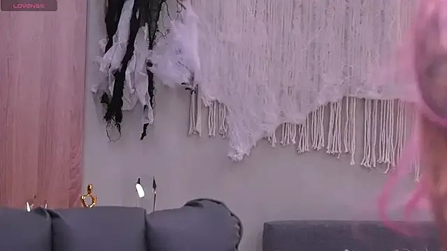 Molly_Jons from StripChat