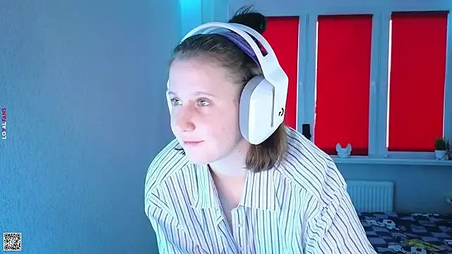 mon_lola from StripChat