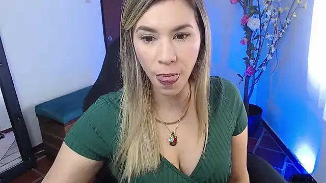 ms_sofia_x from StripChat is Freechat