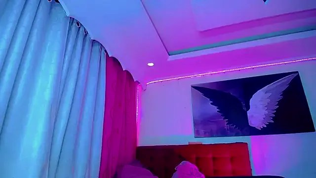 NahomiCamper from StripChat