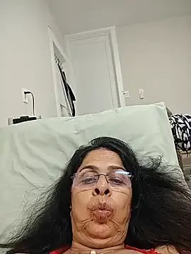 NakedMILFx from StripChat