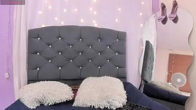 naomii_0 from StripChat