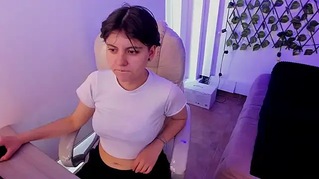 Nathaly_ds from StripChat