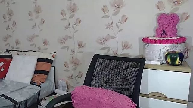 newamyy from StripChat