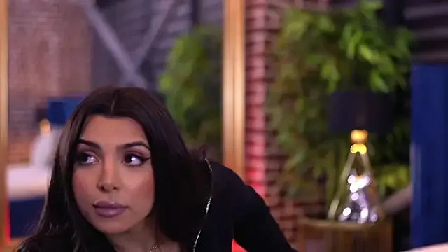 NicoleCellini from StripChat