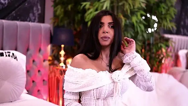 NicoleCellini from StripChat