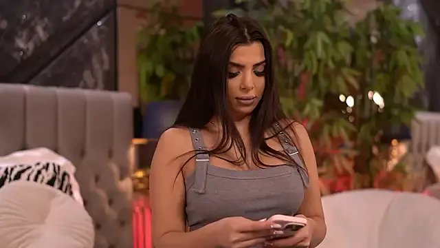 NicoleCellini from StripChat