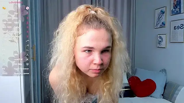 OdetteHarwick from StripChat